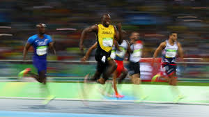 He is a world record holder in the 100 metres, 200 metres and 4 × 100 metres relay. Sprungfedern Mit Diesem Gadget Konnte Usain Bolt 75 Km H Erreichen Welt