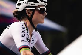 Blevins blitzes the men's field while consistency key to Maxwell's overall  XCO title