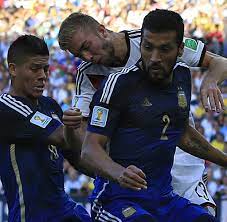Christoph kramer after getting knocked out during the world cup final. Christoph Kramer Schiedsrichter Ist Das Hier Das Wm Finale Welt