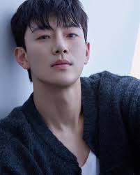 Moon Ji Yoon's physical appearance