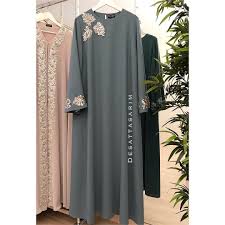 456 Likes 28 Comments Yasemin Desat Desattasarim On Instagram Moda Stilleri Boncuk Elbise Abaya Modasi
