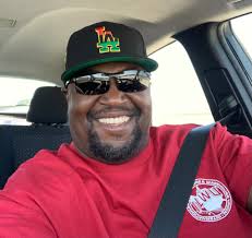 Okay okay okay , y'all remember the post going around of the statue of  liberty colors over time ?!?!? Listening to Debut right now , tell me why  when you first come