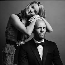 Schauspieler jason statham war schon als kind überaus aktiv und hüpfte aus seinem diese physische dna ist also schon immer ein teil unserer familie gewesen, erklärte er. Rosiehw Jasonstatham Fotoshooting Paar Jason Statham Paarfotografie