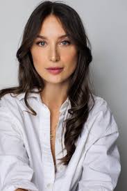 Lauren Maynard's Instagram, Twitter & Facebook