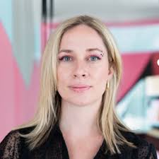 ENDLICH WIEDER…“ Vor ca. 3 Monaten durfte ich die neue Herbst/Winter  Kampagne vom Modehaus Henschel Darmstadt GmbH fotografieren. Im Mittelpunkt  dieser Kampagne standen die Mitarbeiter…