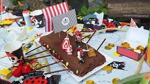 Pirate party garland, pirate birthday, pirate decor, skull and crossbones, pirate skull, party decoration, red white black, 5 ft. Https Xn Natrlich Glcklich 42bi Com Schiff Ahoi Auf Der Piratenparty