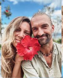 Hello Squamish! We are Loraine, Ana and Eli, three Chilean girls in our  late 20's and we are looking for a place to live together from January 1st,  long term ideally. We