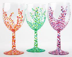 Brighten Up Ordinary Cheap Wine Glasses With Marabu Porcelain Paints It Really Easy To Do Diy Wine Glasses Painted Painting Glassware Hand Painted Wine Glass