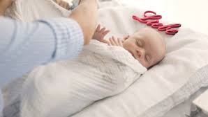 Sehr schöne decke zum einwickeln des babys. Hebammen Tipp Babys Einwickeln Arzte Warnen Was Du Uber Richtiges Pucken Wissen Solltest Bunte De
