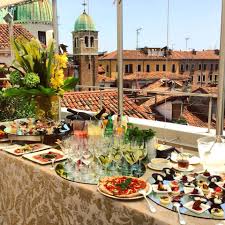 Aperitivo In Terrazza All Hotel Carlton On The Grand Canal Di Venezia Top Of The Carlton Sky Lounge Restaurant