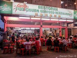This is a restaurant that is a bit out of the way in klang but i started visiting almost 20 over years ago when it was a single storey shack next to a large monsoon drain. Klang Foo Chuan Seafood Restaurant Chasing320