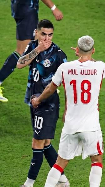 �PRIMERA EXPULSI�N POR TAPARSE LA BOCA EN EL MUNDIAL! 🫢🟥⚽️🌏, El paraguayo Miguel Almir�n se convirti� en el primer futbolista expulsado por cubrirse la boca al momento de dirigirse a un rival, en el ...