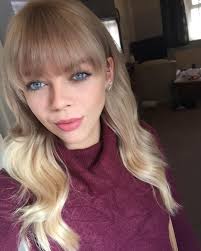 Best Way To Hide The Horrible Brows You Re Tryna Grow Out Full Fringe Bangs Selfie Blueeyes Hair Styles Full Fringe Grow Out