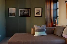 Da Eivind Holte (59) bygde om den 30 kvm. store leiligheten, måtte han  tenke plasseffektivt. Se de smarte løsningene.