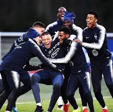 Après l'annonce de la date de la sélection par didier deschamps, les affiches des matchs de préparation ont été. 46 Idees De Equipe De France Equipe De France France Joueurs De Foot
