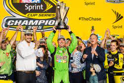 Matt kenseth won de sprint unlimited voor martin truex jr. Kyle Busch Crowned 2015 Nascar Sprint Cup Champion