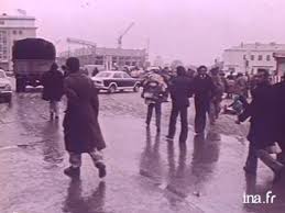 » a l'autre bout de kaboul, tous les matins, une file interminable se forme à la porte du bureau des passeports. La Situation A Kaboul En 1980 Lumni Enseignement