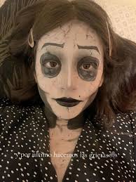 Coraline Mutter Schminken