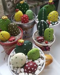 The Crafts With Decorative Pebbles Are Trendy Here We Present 17 Examples In Photos Of Handicrafts With Decorative Ston In 2020 Stone Crafts Crafts Decorative Pebbles