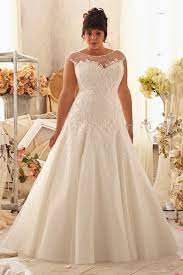 A shorter bridal design is often chosen for a more relaxed wedding such as a civil ceremony, beach or destination wedding. Wedding Dresses For Short And Fat Brides Online