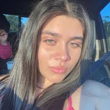 Are there any eyelash techs in the area?