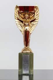 Er ist die siegestrophäe für die fußballweltmeister seit 1974. Wm Pokal Von 1954 Wird Im Stage Theater An Der Elbe Ausgestellt Musical1
