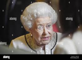 Queen speaks to house hi-res stock photography and images