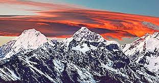 Le plus haut est la pointe dufour en hommage au général dufour, père de la carte topographique suisse qui porte son nom. Les Plus Hautes Montagnes Du Monde 2021