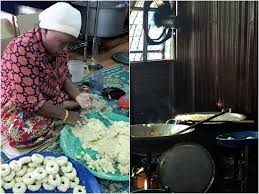 Perodua service centre jalan translate · jun 17, 2016 · kuih keria antarabangsa adalah sebuah gerai biasa tepi jalan pada mata kasar patik yang berlokasi di klebang, melaka merupakan. Kuih Keria In Melaka Haji Jalil Kuih Keria Antarabangsa Kuih Keria Antarabangsaw Hjh Rahman Rebecca Saw