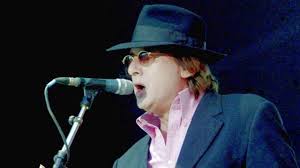 They mix different forms of popular music into their songs in addition to world music, although predominantly with an electronic and experimental rock sound. Avant Johnny Hallyday Alain Bashung N Avait Rien Legue A Son Fils Saint Malo Maville Com
