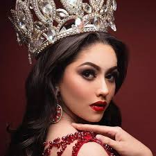 Haitai Quizaman como Reina de la Feria de Armería 2021. 🐊👑