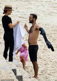 After getting her start at age 13 in the. Natalie Portman Und Ehemann Benjamin Millepied Geniessen Einen Familientag Im Nielsen Park Aktuelle Boulevard Nachrichten Und Fotogalerien Zu Stars Sternchen