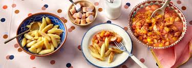 Schupfnudeln Mit Wurstchengulasch Rezept Rezept Wurstchengulasch Gulasch Wurstchen