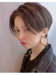 morio 原宿 前髪長め センターパート ハンサムショート l027316268 モリオ 原宿本店 morio from london のヘアカタログ ホットペッパービューティー ハンサムショート 前髪長め ショートのヘアスタイル