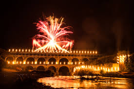 Après « feux gaulois » et « feux romains », la saga poursuit sa route sur la frise du. Les Feeries Du Pont Du Gard