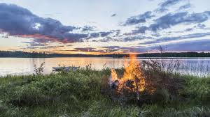 The night of san juan (la noche de san juan) is usually celebrated with music starting in the evening of the 23rd with bonfires and/or fireworks at midnight to see in the 24th. La Celebracion De La Noche De San Juan En Finlandia