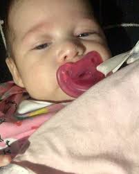 Feliz 4 meses minha pequena!! Cada dia que passa a mamãe tem mais orgulho  de você, ser sua mãe é incrível, te ter na minha vida é incrível! Sou  completamente apaixonada por você! Mamãe te ama!! 🥹❤️ ...