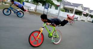 Akhirnya terpaksa juga beli buat anak sulung. Basikal Lajak