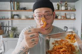 Donat ini merupakan kue yang digoreng, dibuat dari adonan tepung terigu, gula, telur, dan mentega. Resep Membuat Kremesan Gurih Dan Garing Ala Masterchef Enak Banget