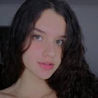 30+ perfiles de «Larissa Roman»