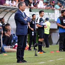 Dentro de la alegría que hay en san carlos de apoquindo, la continuidad de su técnico, ariel holan. La U De Holan Firme En La Punta