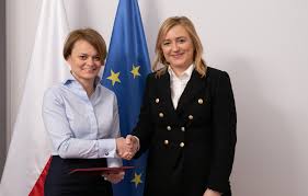 All the time i'm trying to do my best to enjoy the world and people around me. Spod Skrzydel Dworczyka Do Ministerstwa Rozwoju Kim Jest Olga Semeniuk