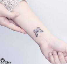 Hình xăm mini, hình xăm đẹp nhỏ tưởng chừng vô nghĩa nhưng lại mang đến ẩn ý rất lớn khi trở thành những dấu ấn khó phai trên cơ thể. Hinh XÄƒm Mini á»Ÿ Cá»• Tay Cho Ná»¯ 01 Hinh XÄƒm Ngáº§u Hinh XÄƒm Con BÆ°á»›m Hinh XÄƒm á»Ÿ Cá»•