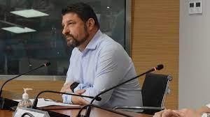 Χαζεύεις τυχαίες φωτογραφίες ανυποψίαστε αναγνώστη μας, και σκας απ' το κακό σου. 3espase Sto Instagram O Nikos Xardalias Ws Edw Kai H Alhteia Exei Ta Oria Ths