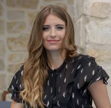Ina aogo ist so aufgebracht, dass sie gar ihr heimatland infrage stellt. Ina Aogo Und Mira Zuber Dennis Und Ich Haben Das Ideal Dass Die Frau Das Zuhause Managt Welt