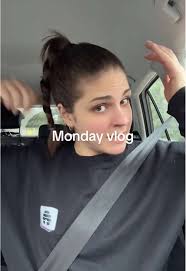 Started my Monday with a tough leg day…is anyone else doing  #tightertogether ?? Ate some yummy food and worked! Don’t forget to follow  my backup account @Olivia Carney #americaninengland #americaninuk ...