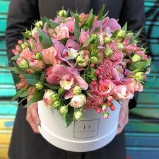 Check spelling or type a new query. Hat Box Maxi Of Mixed Flowers Flordecorbcn Luxuryflowers Flowerpower Flowerdel Hat Box Flowers Beautiful Flower Arrangements Floral Designs Arrangements