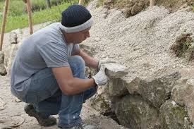 Bruchsteinmauer Bauen So Geht S Richtig Das Haus Garten Gestalten Natursteinmauer Natursteinmauer Bauen