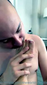 A Little Something For Those Who Want To Worship My Feet - KORTNEY OLSON -  MP4 - FEMDOM ZONE