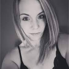 Karla Bragg's Instagram, Twitter & Facebook